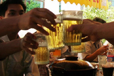 Chỉ cấm bán rượu bia sau 10 giờ đêm ở một số nơi